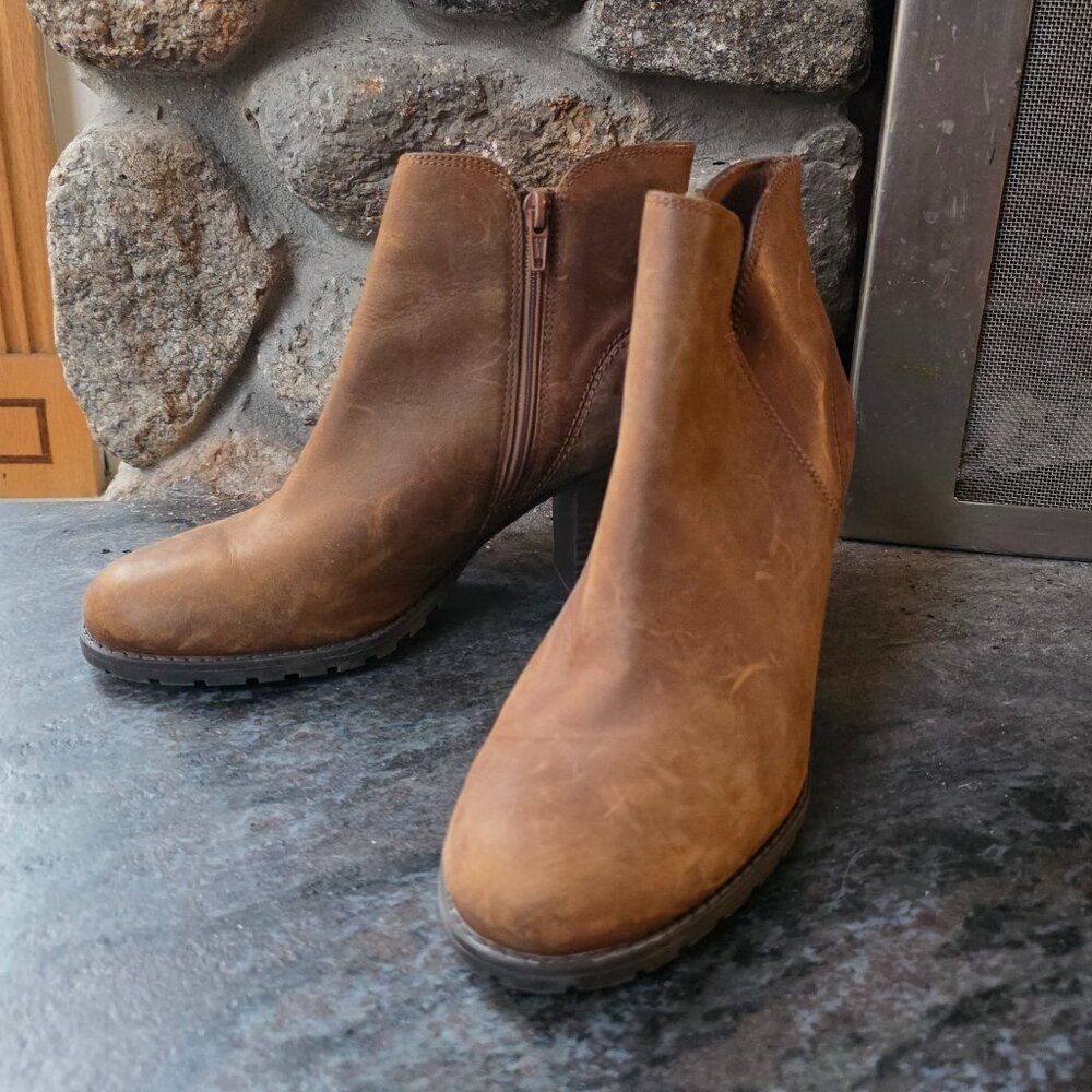 NWOT Clarks Verona Trish Brown Leather Boots Size 8.5 - Picture 2 of 14
